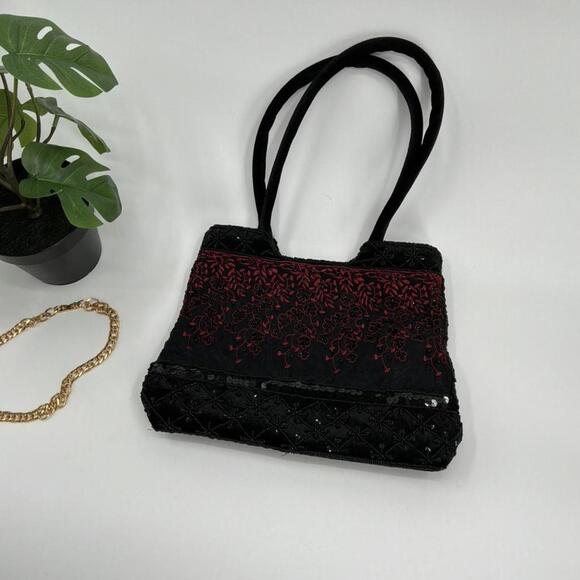 Women's Black and red velvet beaded purse - Picture 3 of 8